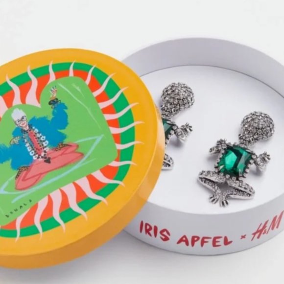 COPY - Iris Apfel x H&M HM Rhinestone Embellished Green Stone Frog Clip On Earr… - Picture 4 of 6